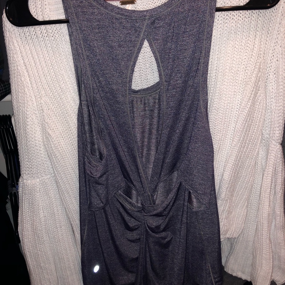 Lululemon top with open back